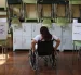 Una persona asistiendo a votar en Lima (Perú), en la primera vuelta electoral de las elecciones presidenciales de 2026.