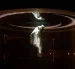 Al final del concierto, la cantante realizó un ascenso hacia una estructura de luces similar a un ovni