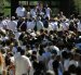 El alcalde Gregory Bobbato da un discurso durante las marchas en Fleurance.