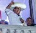 Roberto Sánchez se dirige a simpatizantes durante un acto público, mientras avanza el conteo electoral en Perú.