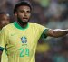 Éderson reemplaza al lesionado Wesley.