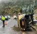 Bomberos de Quito atendió un siniestro de tránsito en la Av. Simón Bolívar, en el sector de Guápulo, en donde una furgoneta se volcó.