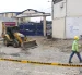 Las obras en la calle Quisquis incluyen la instalación de tuberías y la construcción de un muro y una escalinata en la zona intervenida.