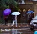 Los paraguas volvieron a utilizarse en Guayaquil y otras ciudades del país ante el retorno de las lluvias.
