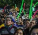 Seguidores del candidato izquierdista Roberto Sánchez esperan por los resultados electorales en Lima.