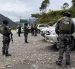 Agentes antidrogas inspeccionaron el vehículo donde fueron hallados 24 paquetes de clorhidrato de cocaína ocultos en compartimentos internos en Río Verde, Tungurahua.