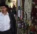 Vista de collares con la cruz cristiana en la Ciudad Vieja de Jerusalén.