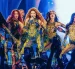 Natalia Palomares, integrante del cuerpo de baile de Shakira,  durante una presentación.