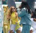 La cantante colombiana Shakira (i) y el nigeriano Burna Boy se presentan en la inauguración del Mundial de la FIFA 2026 este jueves, en el estadio Ciudad de México (México).