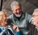 Los adultos mayores enfrentan desafíos que requieren mayor supervisión y compromiso institucional.
