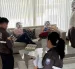 Funcionarios de Inmobiliar y de la Policía Nacional en el inicio del procedimiento de incautación.