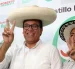 El candidato izquierdista Roberto Sánchez (c), reacciona en una rueda de prensa este viernes, en Lima (Perú).