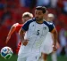Sead Kolasinac de Bosnia y Herzegovina controla el balón este viernes, en un partido del grupo B del Mundial de la FIFA 2026.