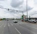 En esta intersección ocurrió el impacto de un automóvil contra un tráiler, que iba a exceso de velocidad, lo que provocó el fallecimiento del conductor del vehículo liviano.