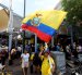 La bandera de la Selección de Ecuador ondea alta mientras la marea humana busca la camiseta de la Tri ideal para el debut.