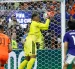 Zion Suzuki (c) de Japón controla el balón este domingo, en un partido del grupo F del Mundial de la FIFA 2026.