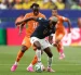 Enner Valencia en control de la pelota en el duelo de Ecuador ante Costa de Marfil.