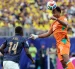 Ecuador vs. Costa de Marfil: Alan Minda (14) estrelló el balón en el travesaño.