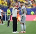 Ecuador vs. Costa de Marfil: el arquero Hernán Galíndez recibiendo indicaciones de Sebastián Beccacece.