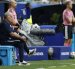 El seleccionador de Uruguay, Marcelo Bielsa, observa el partido por grupo H del Mundial de la FIFA 2026 ante Arabia Saudi en el estadio Hard Rock en Miami.