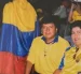 María José Pinargote, ubicada en el centro de la imagen, junto a otros aficionados ecuatorianos durante un partido del Mundial.