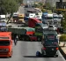Vehículos en una caravana de transportistas para exigir el levante de los bloqueos de carreteras este 15 de junio de 2026, en Cochabamba (Bolivia).