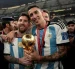 Ángel Di María (d) junto a Lionel Messi, tras quedar campeón con Argentina en Qatar 2022.