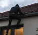 Referencia. El ciudadano extranjero resultó herido tras caer de una terraza mientras presuntamente intentaba ingresar a una vivienda en el centro de Quito.