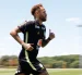Neymar ya se entrenó a la par con el resto de sus compañeros en Brasil.