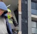 El menor declaró que el adulto solo lo sacó al balcón para que se calmara tras una rabieta por un juguete