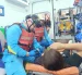 Bomberos atendieron a los afectados de la emergencia.