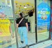 Un punto de venta de pronósticos deportivos y juegos en línea, en Quito. Los locales físicos conviven con las apps, que ya concentran la mayoría de las apuestas.