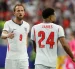 Harry Kane de Inglaterra abraza a Reece James este miércoles, al final de un partido del grupo L del Mundial de la FIFA 2026.
