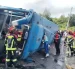 Un bus de transporte urbano se volcó en la calle Leónidas Dubles y E8B, en el sur de Quito.