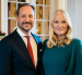 Mette-Marit afronta una nueva etapa marcada por la recuperación médica y la situación judicial de su hijo mayor. Junto a su esposo, Haakon.