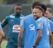Neymar se ejercita durante un entrenamiento de la Canarinha.