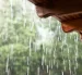 La lluvia cae sobre techos y vegetación en Ecuador, mientras el pronóstico del Inamhi advierte precipitaciones y radiación extrema este 23 de junio.