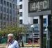Un termómetro marca 44 º C este miércoles en Bilbao.