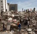 Rescatistas y voluntarios intensifican las labores de búsqueda entre estructuras colapsadas tras el fuerte sismo en Venezuela.