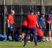 El seleccionador de Paraguay, Gustavo Alfaro (i), dirige un entrenamiento en el Spartan Soccer Complex, en San José, California (Estados Unidos).