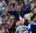 Jugadores celebraron con el entrenador de Cabo Verde, Bubista (c), al conseguir el pase a 16avos de final del Mundial 2026.