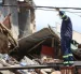 Un hombre trabaja en las tareas de levantamiento de escombros y rescate de víctimas en El Junquito, a las afueras de Caracas.