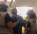 Las bomberas guayaquileñas brindaron asistencia psicológica a un adulto mayor que se negaba a abandonar el edificio donde vivía en Venezuela.