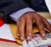 La integridad en la función pública es clave para frenar la corrupción y proteger las instituciones democráticas.