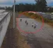 Una cámara grabó cómo escaparon tres menores del centro de protección.