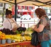 Mercado con productos de la Agricultura Familiar Campesina.