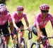 Richard Carapaz junto a sus compañeros del EF Education-EasyPost durante el Tour de Suiza.