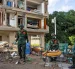 Rescatistas de Vietnam realizan labores de búsqueda de sobrevivientes a los terremotos, este martes en Catia La mar, La Guaira (Venezuela).