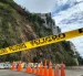 Construcción del muro de hormigón en la antigua vía a Nayón para estabilizar el talud afectado.