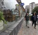 Tipos. En la calle Juan Rodríguez hay una gran presencia de cajas de cristal.